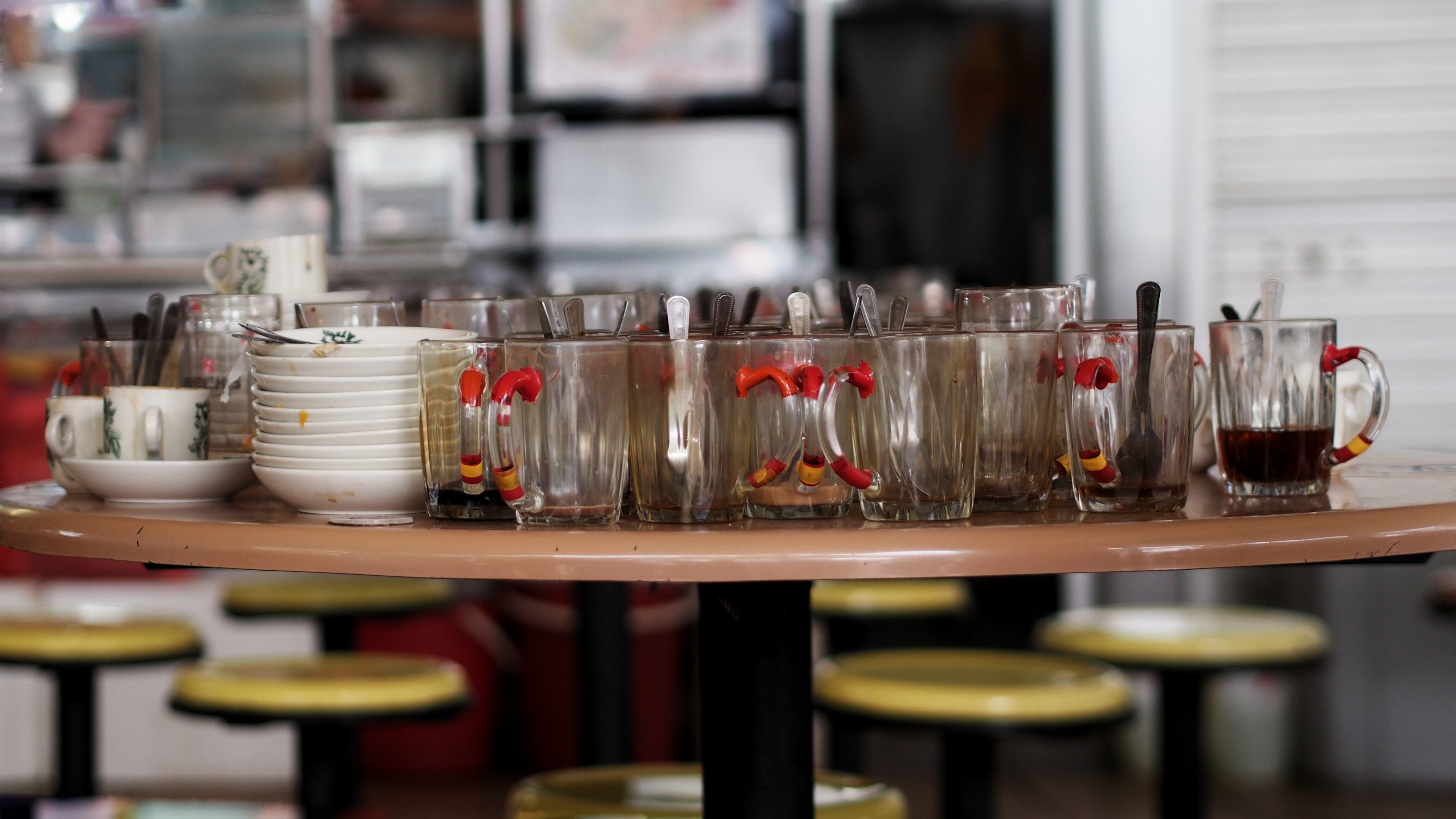 More clear own tables at hawker centres