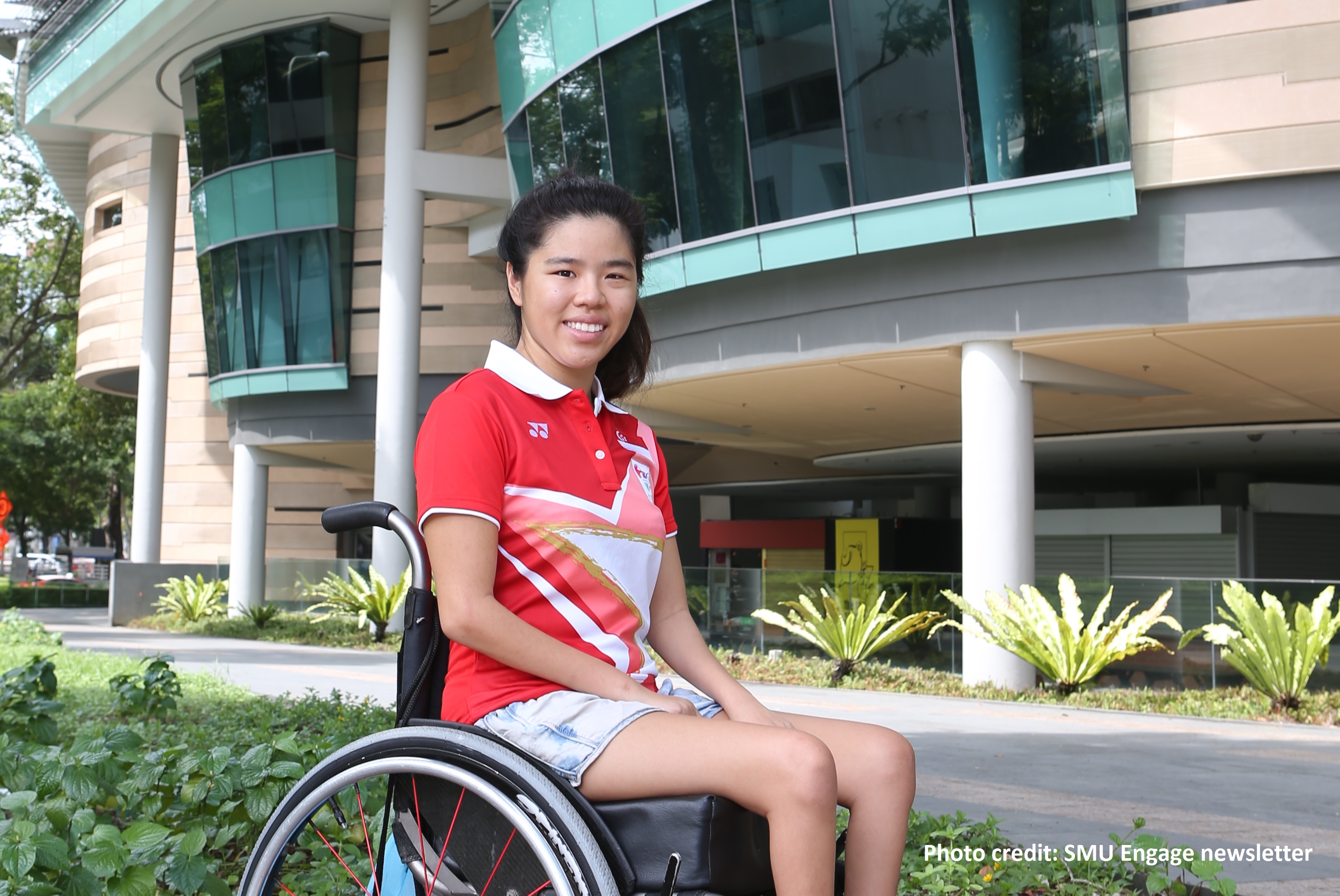 Returning Paralympians make a splash at airport